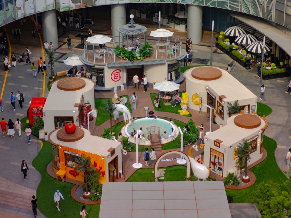 彩色小屋与游乐场景